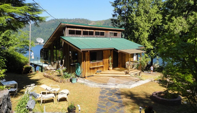 Oceanside dream vacation property with four bedrooms and two bathrooms