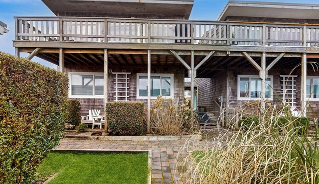 Oceanview & dog-friendly home with fenced yard - dig for clams in Pacific Beach