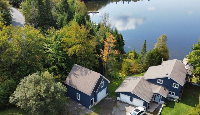 Oh Chalet Calm, with lake view and sandy beach