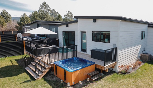 Okanagan 3br w/Hot Tub - Wine, Lakes, Pickleball