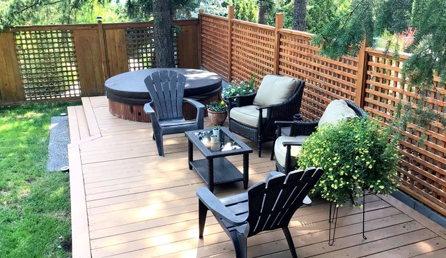 Okanagan Getaway - pool, hottub, central location
