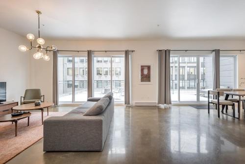 Old Montreal Penthouse With Huge Terrace II