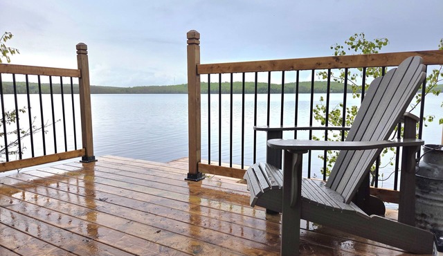 On the waters edge of Lake Cecebe Tranquility above Muskoka at Rockwynn Cottages
