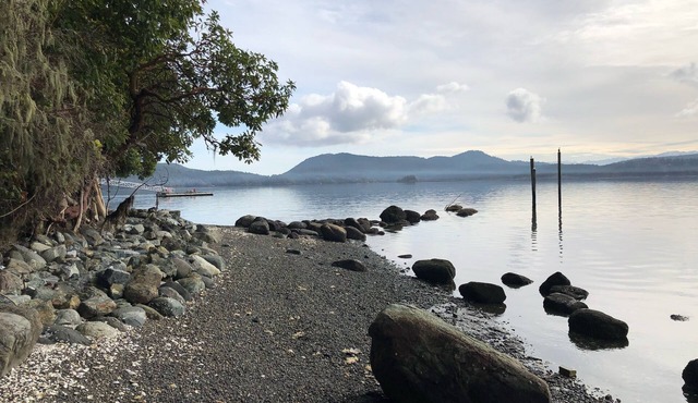 One Bedroom Cottage on Waterfront Property with Beach Access - Sleeps 4