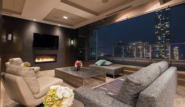 One King West Hotel & Residence