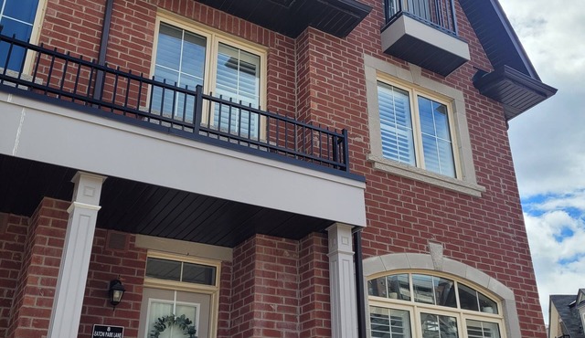 Open & Spacious 2bd/2.5bath Townhouse w/2offices