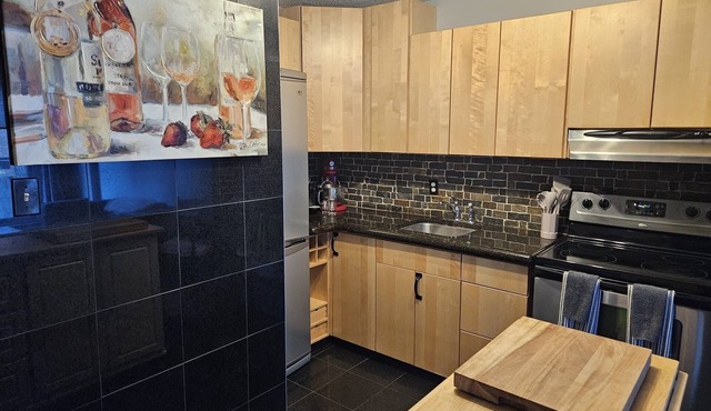 Our Cozy Downtown Calgary Retreat -With Amenities!