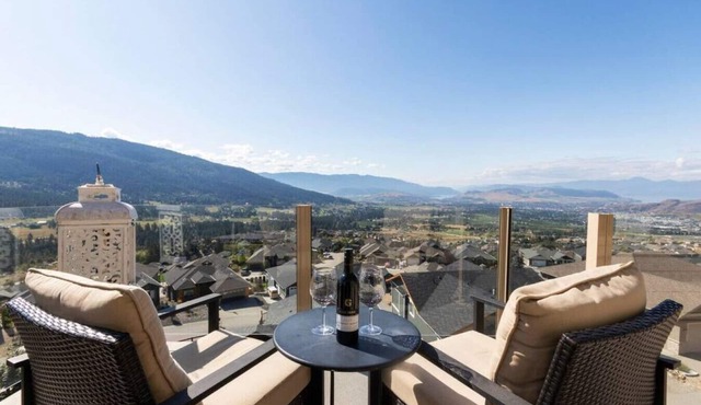 OWAV- Whole Home · Stunning 5 bed house on Silver Star mountain