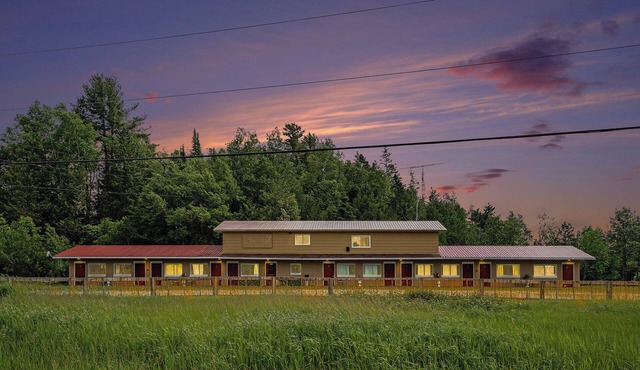 PALMERSTON LAKE MOTEL