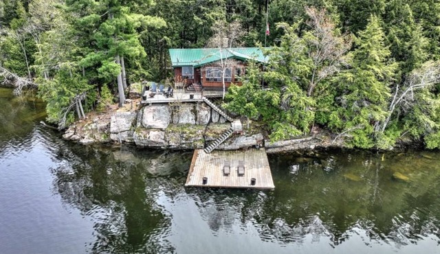 Panorama Lakefront Cottage