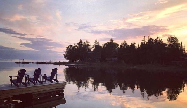 Paradiso Del Sol | Lakefront Cottage