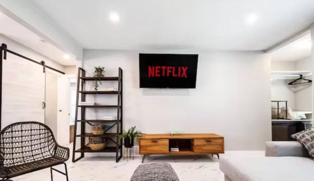 Park Life Retreat - King Bed - Pet Friendly - Clean!
