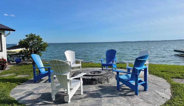 Paul’s Waterfront Haven Main Cottage