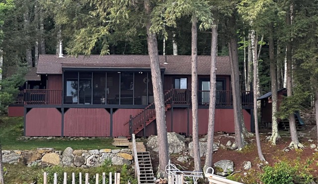 Peaceful 3-bedroom island cabin with AC in beautiful Meredith in MEREDITH