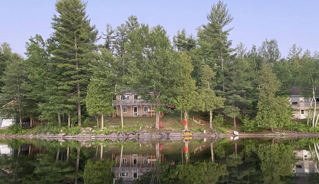 Peaceful 4 season cottage on the shores of the Petawawa River