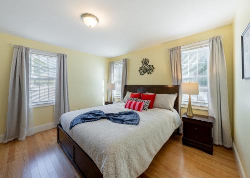 Peaceful 5BR & 4BA Quincy House w Patio, near Red Line & Pet Friendly 284 in Quincy