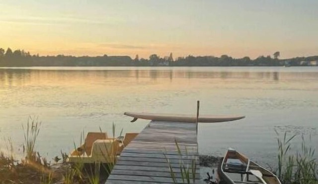 Peaceful Lakeside Bungalow on Lac à la Tortue