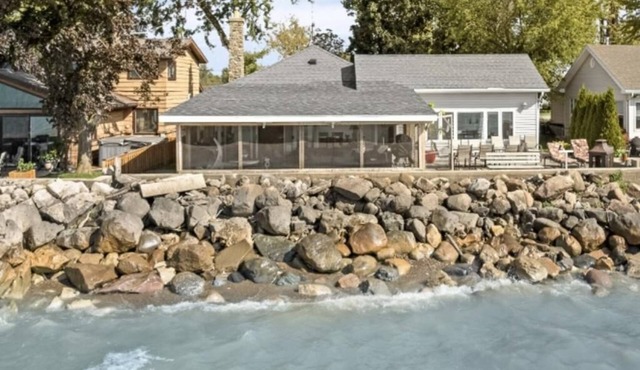 Peaceful Lakeview Getaway. Hot Tub, Infrared Sauna. Ultimate Birding Retreat