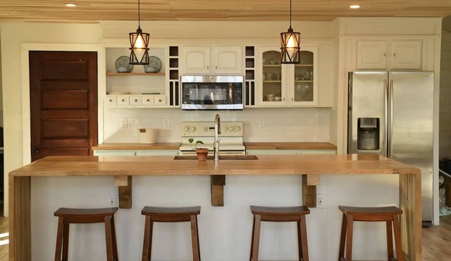 Peaceful Open Concept 10 mins to Beach in Georgetown
