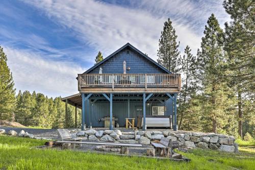 'Peaceful Pines' - Cascade Cabin w/Hot Tub! in Cascade