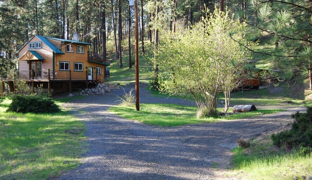 Peaceful, Private Cabin overlooking the Clearwater River. Dbl occ rates in Orofino
