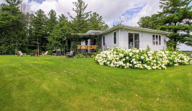 Peaceful Seymour Lake Retreat