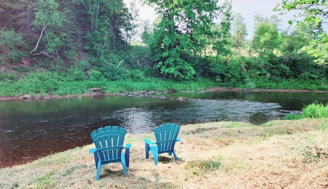 Peaceful Studio Stay w/Hot Tub - sleeps 4