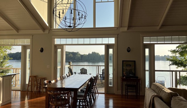 Peaceful waterfront family cottage on Lake Eugenia