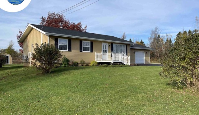 PEI Home (3 Bedroom, 4 Beds, Washer & Dryer, Air Conditioning, Fire Pit.)