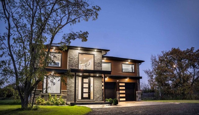 Percy Boom Luxury Home: Hot Tub/Sauna/Game Room