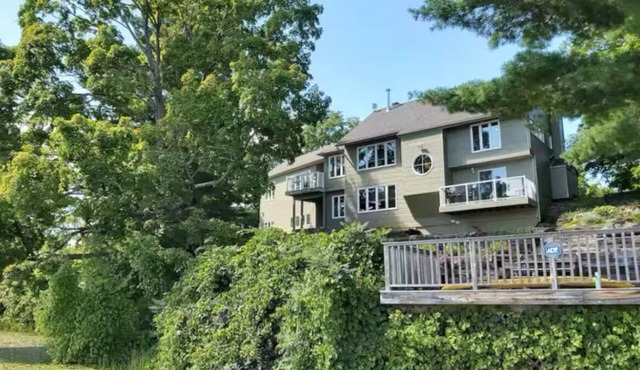 Perth 5 BR Lakehouse Retreat!