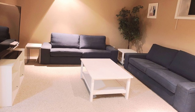 Pet Friendly, 2 Room Suite on the Park