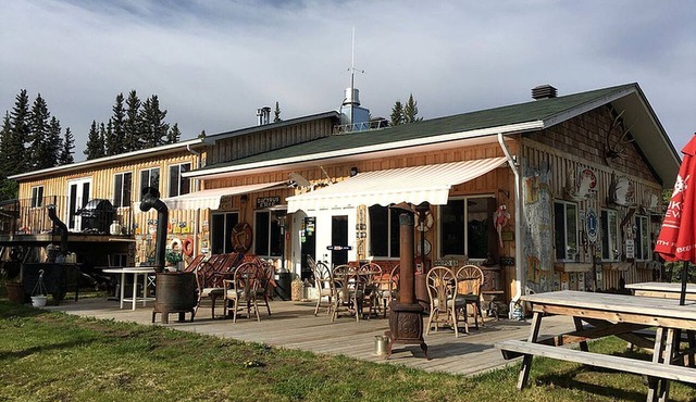 Pet-Friendly Bed and Breakfast Suite on the Tagish River in Tagish, Yukon