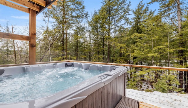 Pet Friendly Cabin Retreat w/Hot Tub Near Saco in Conway
