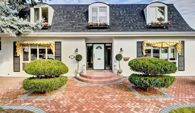 Pet Friendly Lower Mission House Near Beaches