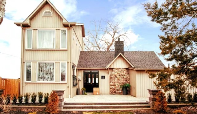 Pet Friendly, water front Cottage Getaway in Bowmanville with hot tub & more…
