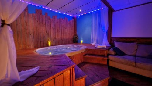 Petit studio très intime, avec spa intérieur au coeur de Shawinigan