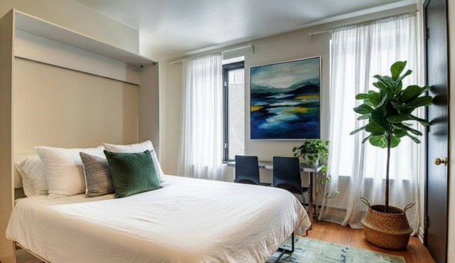 Picolo Suites Downtown |PRIME LOCATION Steps to Metro & 5 Min from Old Montréal