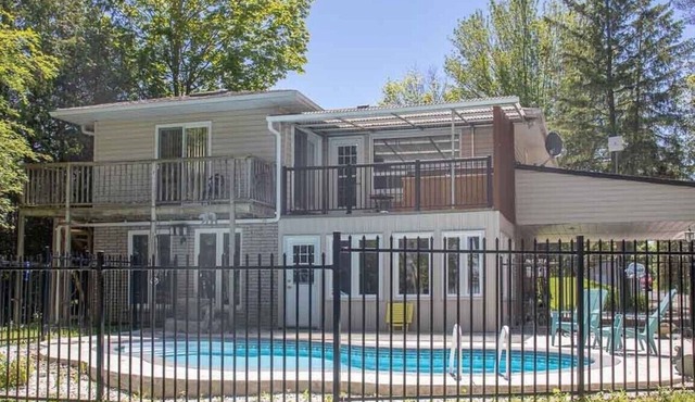 Pigeon Lake View - Kawartha Lakes Cottage w/Pool, Firepit & Unlimited Wi-Fi in Kawartha Lakes