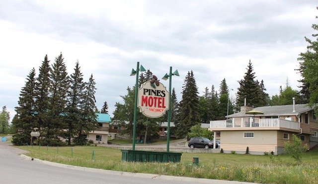 Pines Motel