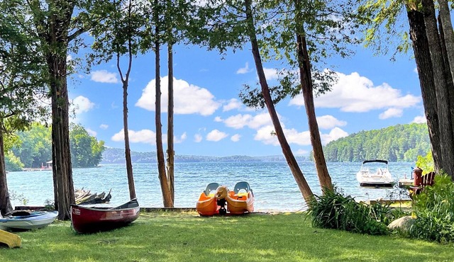 Playa Salvador Executive Cottage - Redstone Lake