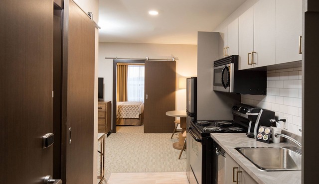 Pomeroy Inn & Suites Prince George