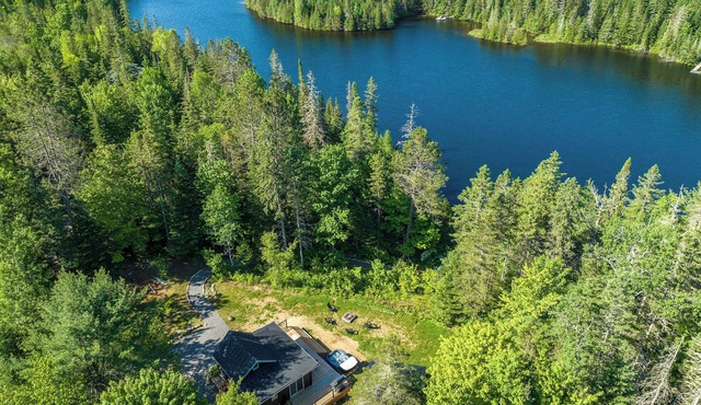 Pool, Spa, Private Lake & EV | Chalet Hello