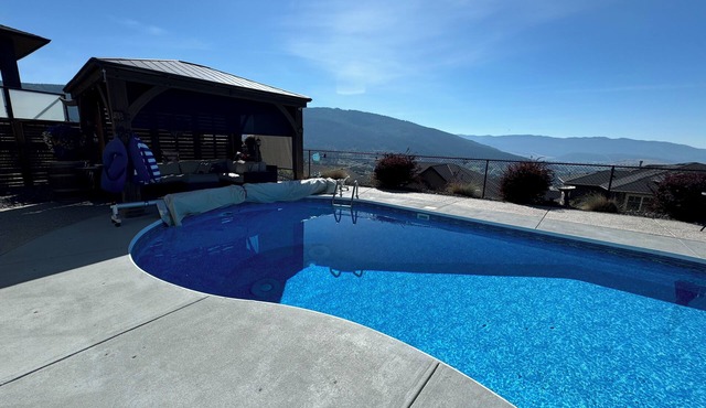 Poolside Paradise Retreat: Private Suite with Pool , Hot Tub & Scenic Views"