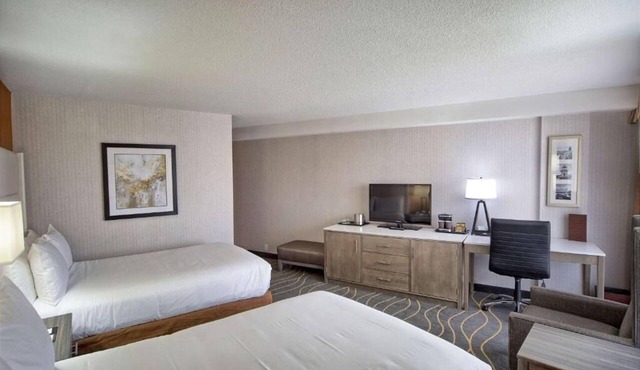 Portland Stay Near Maine Mall l w/Indoor Pool & Free Airport Shuttle