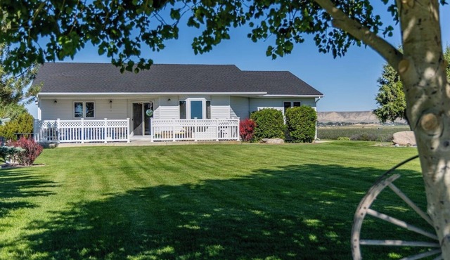 Powell Farmstead Retreat- Dog Friendly, Comfortable Family Retreat in Powell