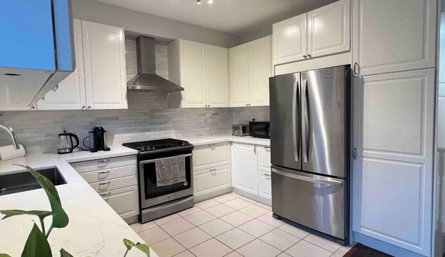 Precious family friendly 4 bd , mins walk to wilcox lake.