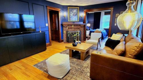 Prestigious Milton Designer Home in Milton