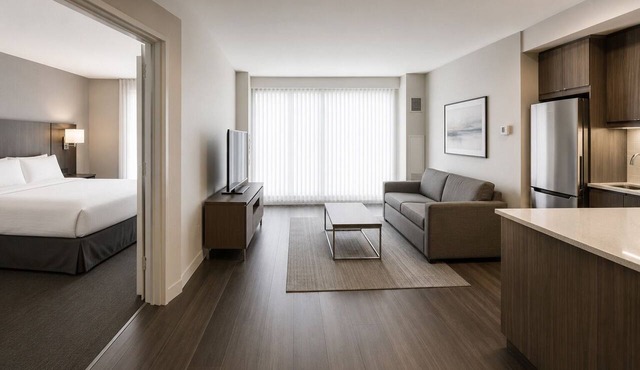 Prime 1BR Suite Near Union Station & Toronto Highlights