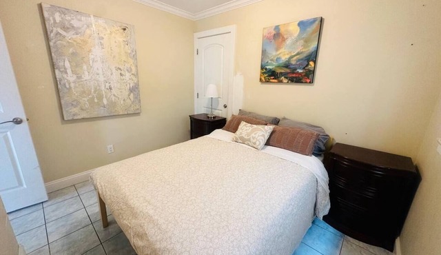 Private 1BR Guest Suite close to Main St